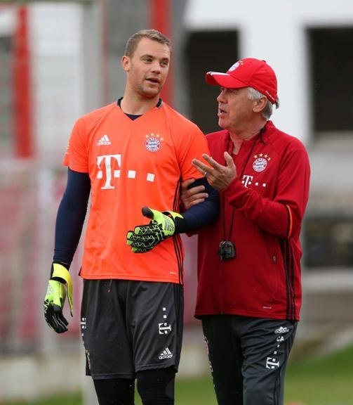 保持坚固的 保持坚固的