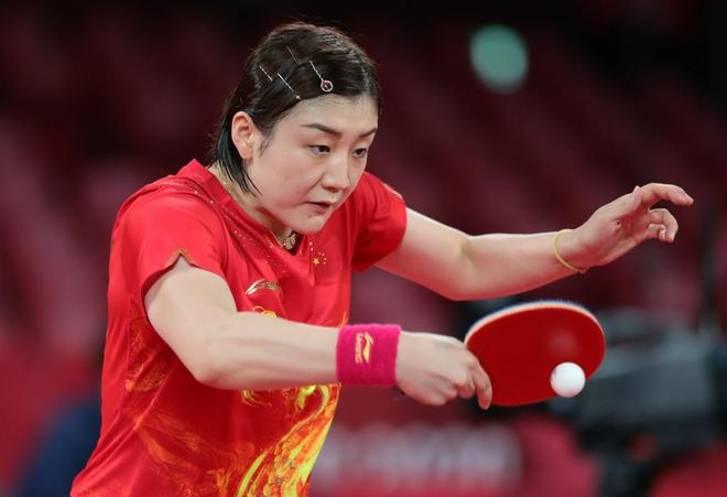 通过边路传 通过边路传