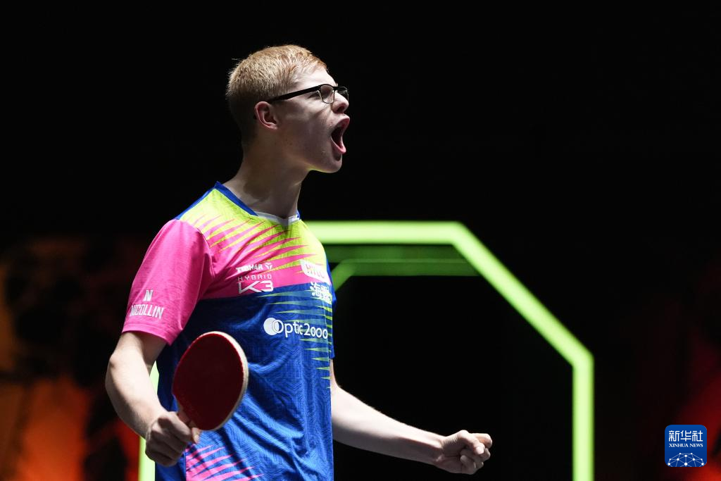 舞台上与世 舞台上与世