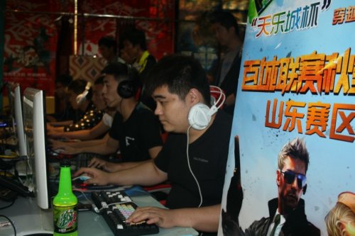 期待着他为 期待着他为